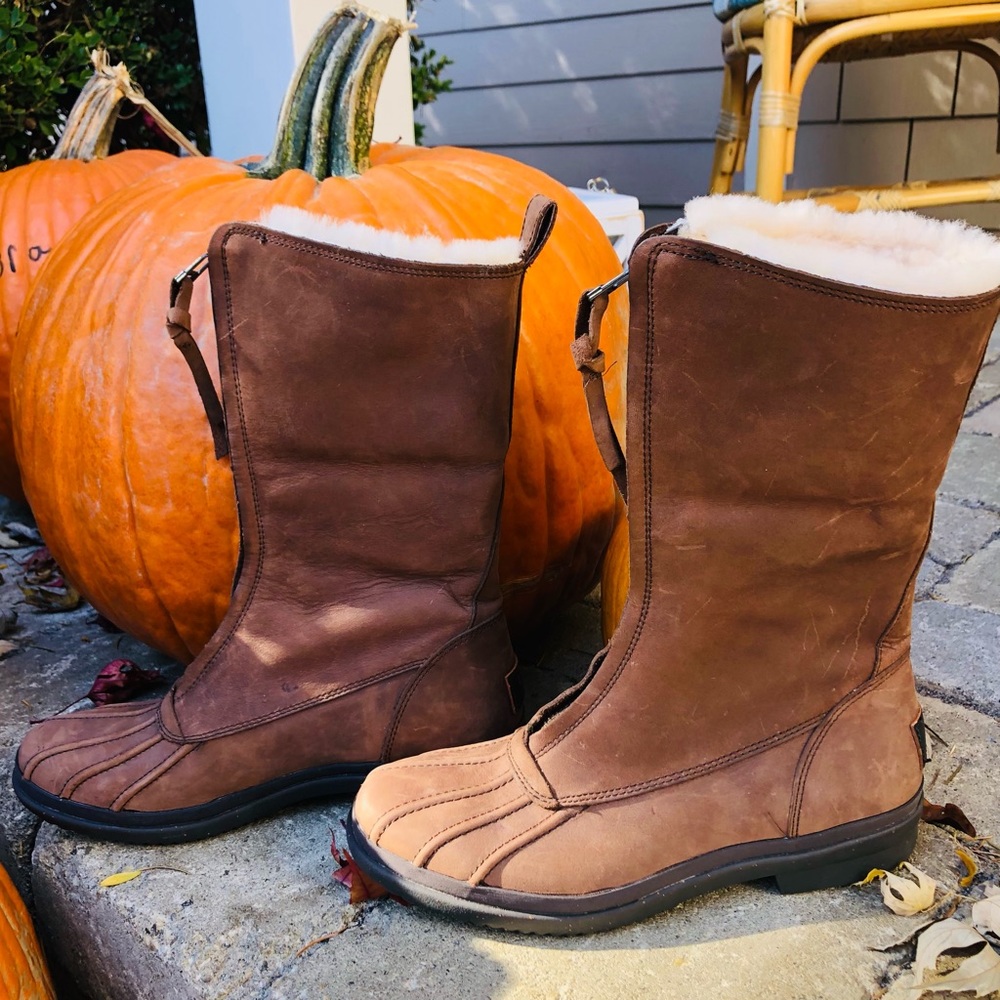 UGG Arquette Women’s Boots-SHEEPSKIN WATERPROOF NUBUCK BROWN SIZE 8